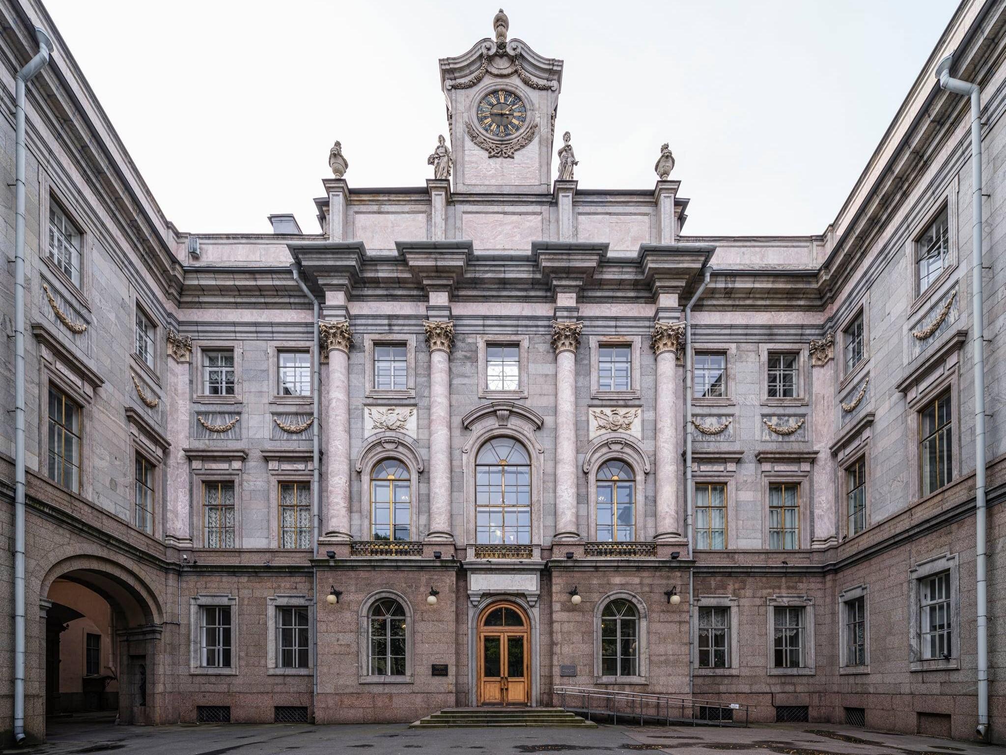 Музей Санкт-Петербурга — куда зайти в День города между мероприятиями