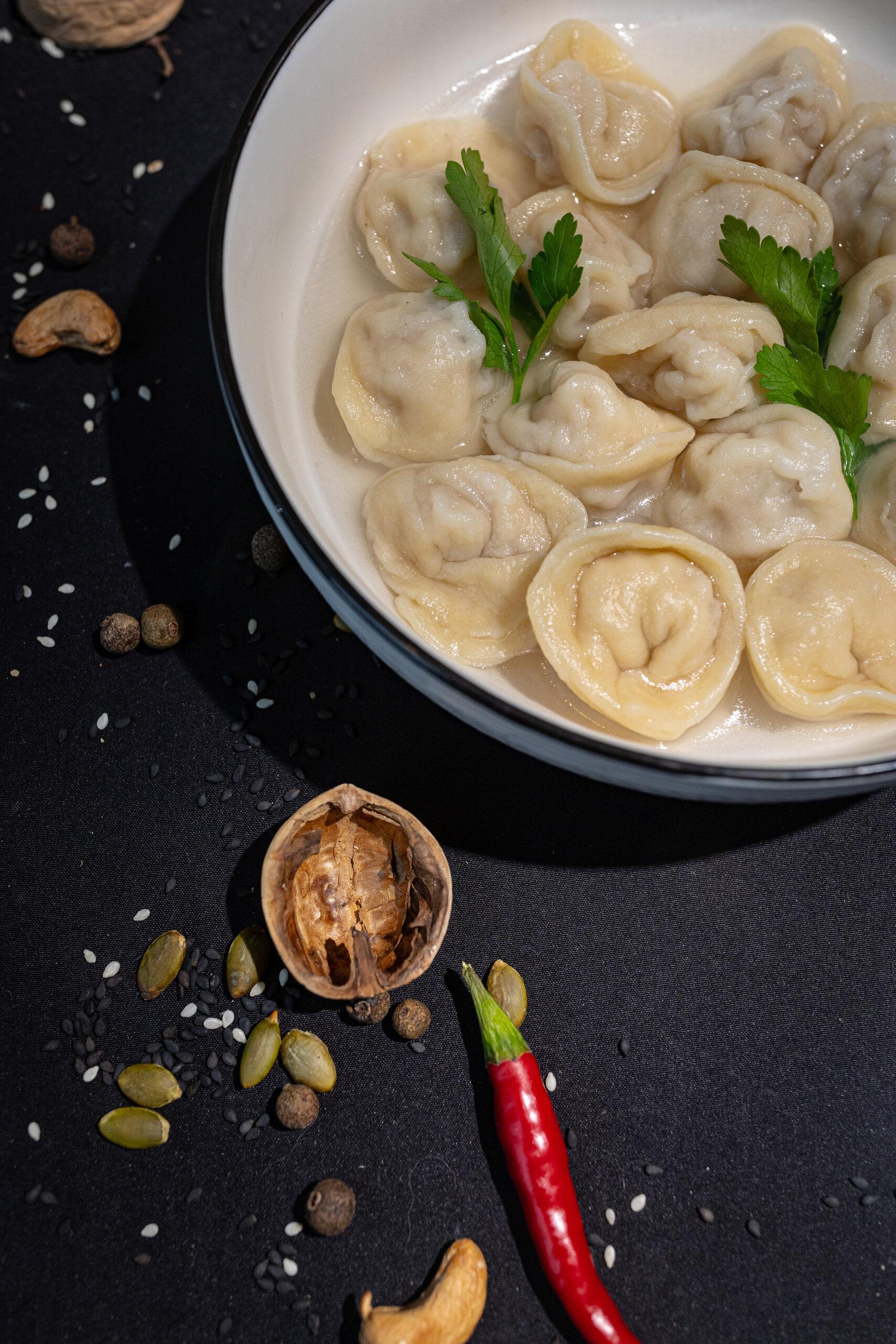 Пельмени с индейкой в бульоне