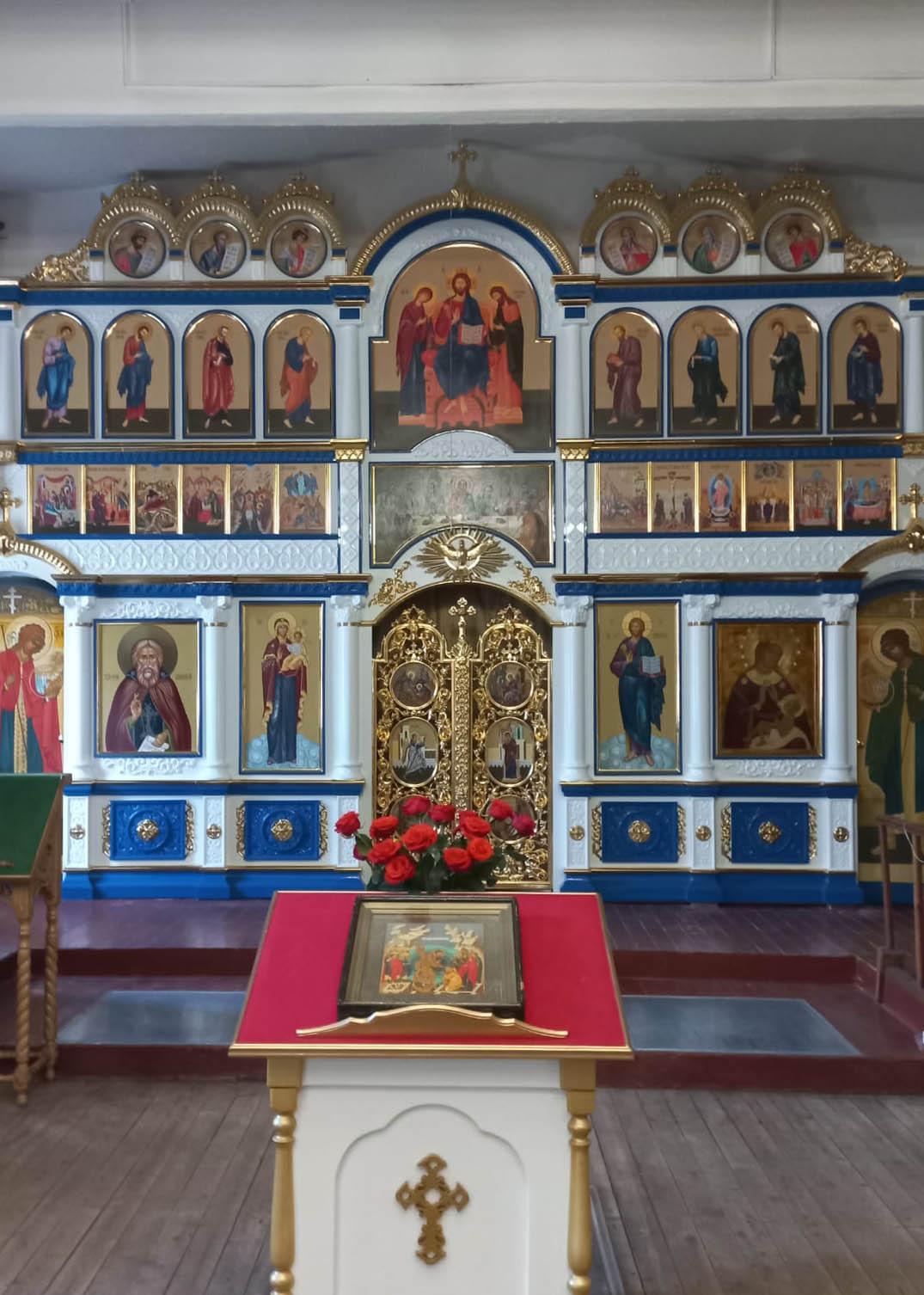 Иконостас из литьевого камня с поталью