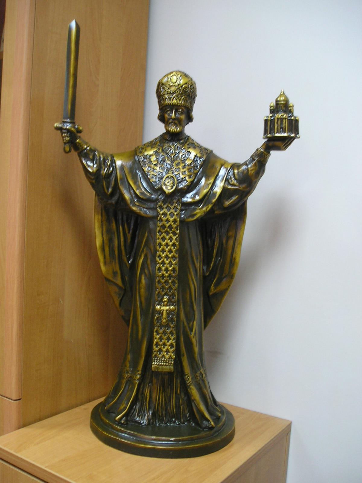 Скульптура стеклопластиковая, окрашенная 