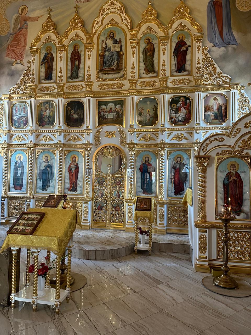 Иконостас стеклопластик, золочение поталь, 3 яруса