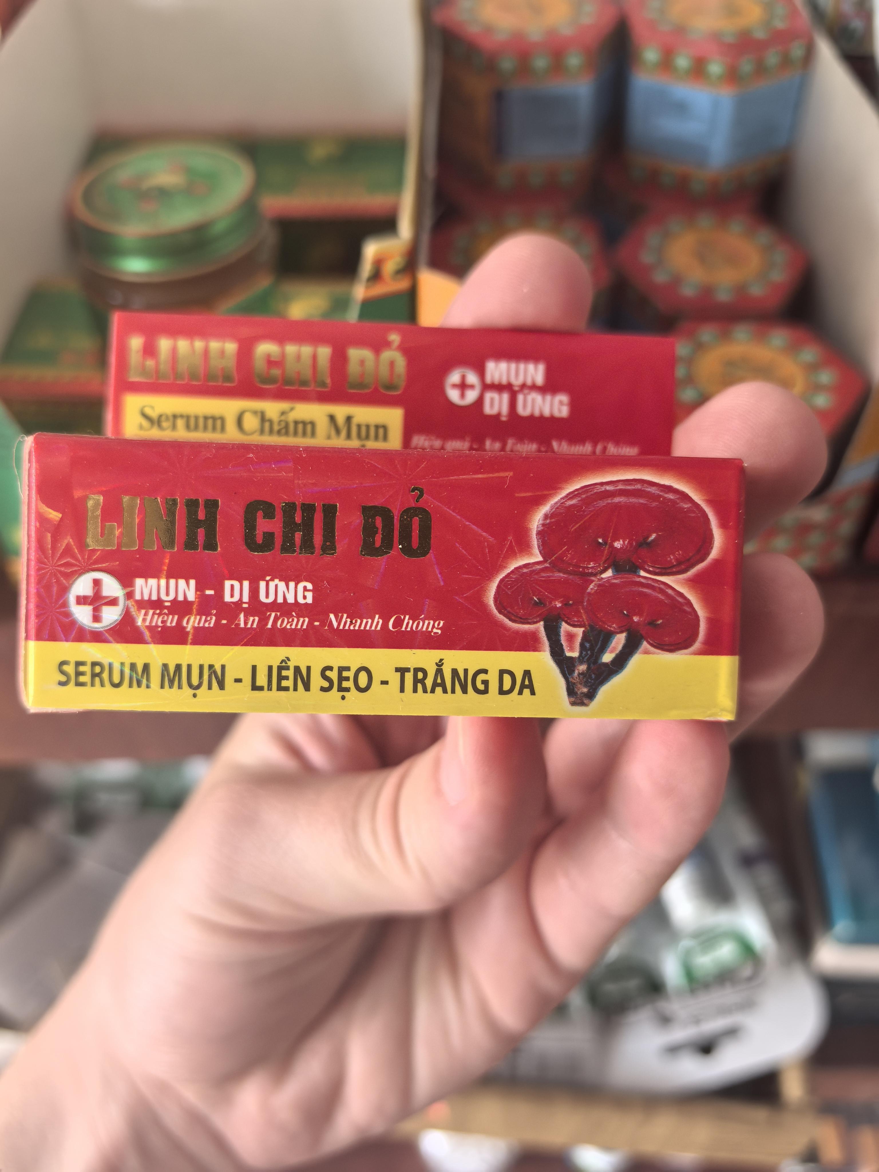 Вьетнамская сыворотка для лечения акне в фирменной упаковке.