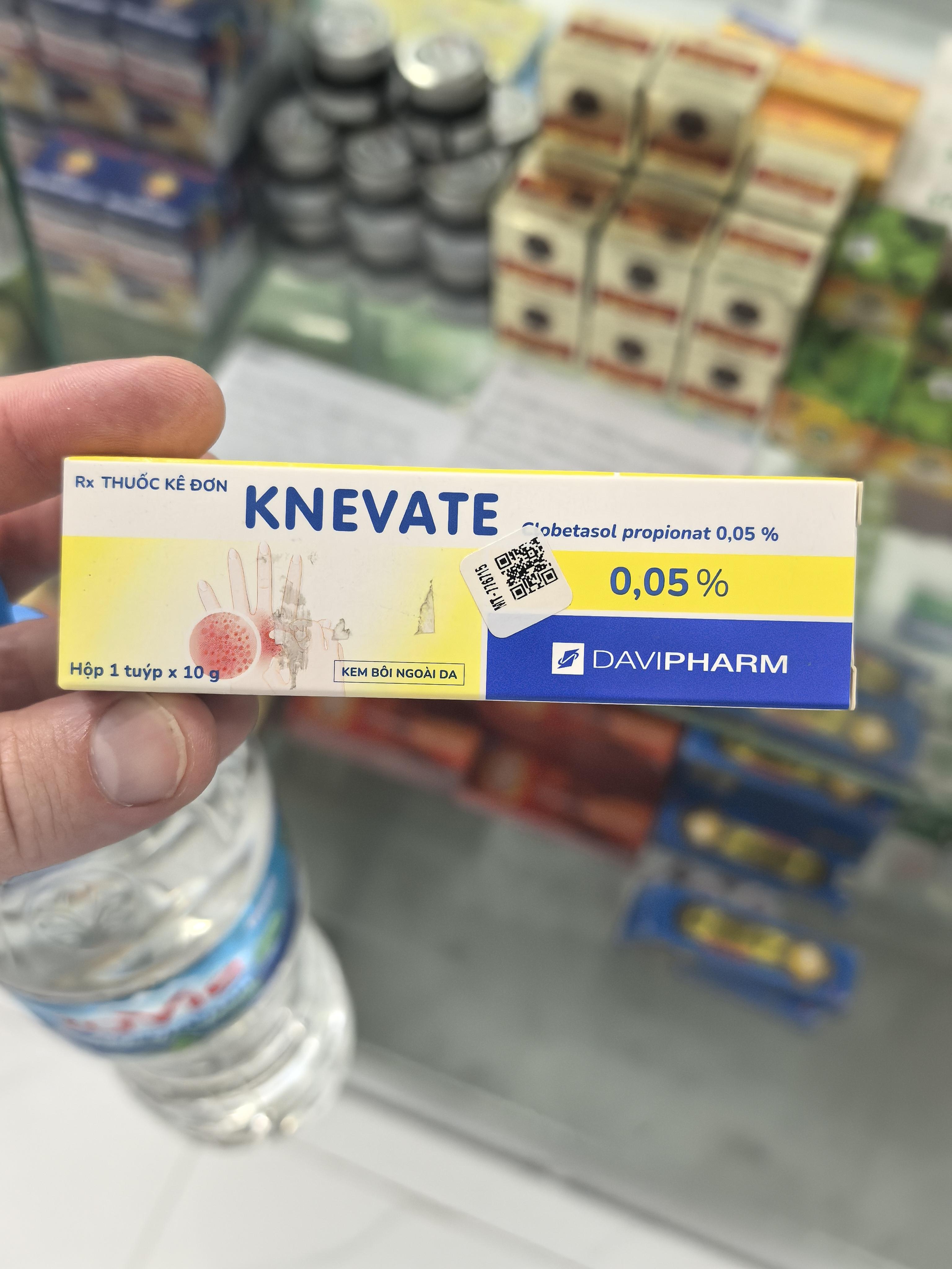 Упаковка вьетнамской мази от псориаза с действующим веществом Clobetasol Propionate.