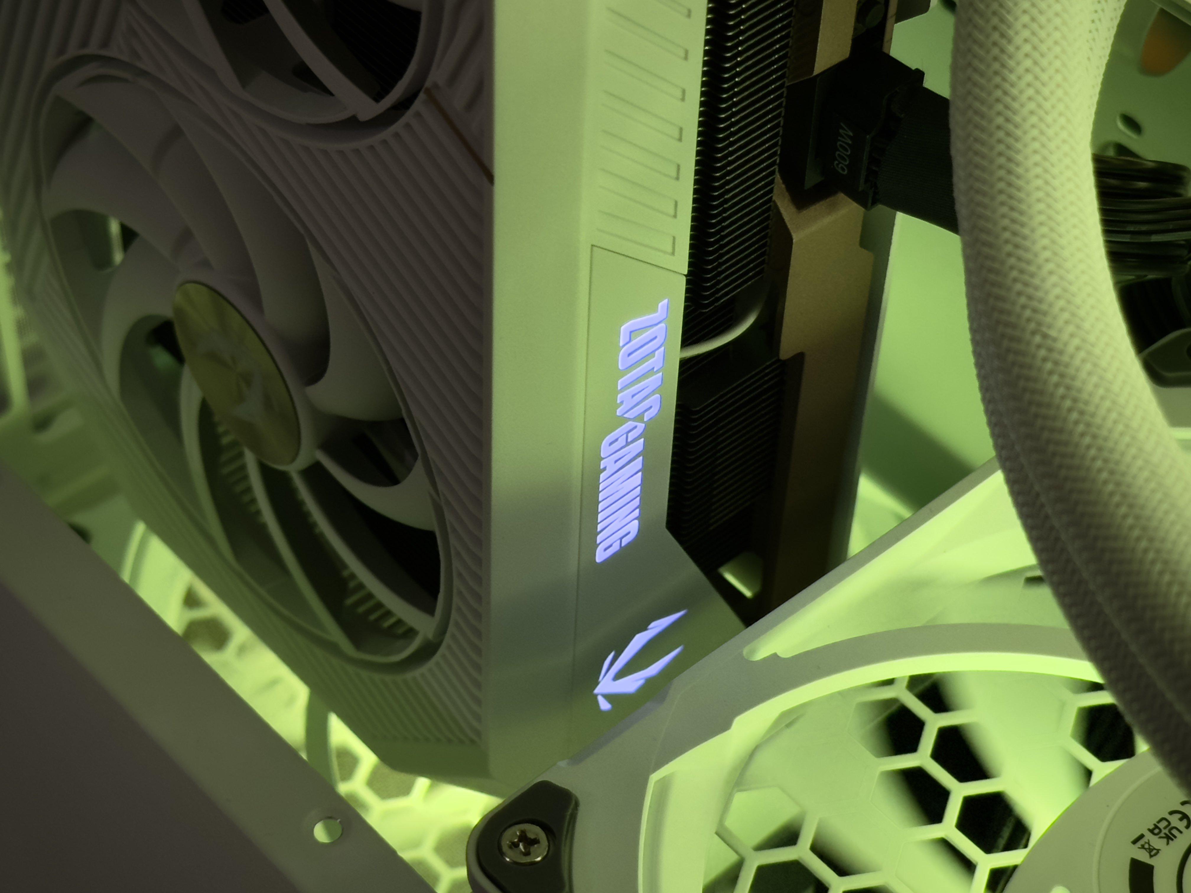 Компьютер в корпусеThermaltake The Tower 600 Snow  / 14700 / RTX 5080