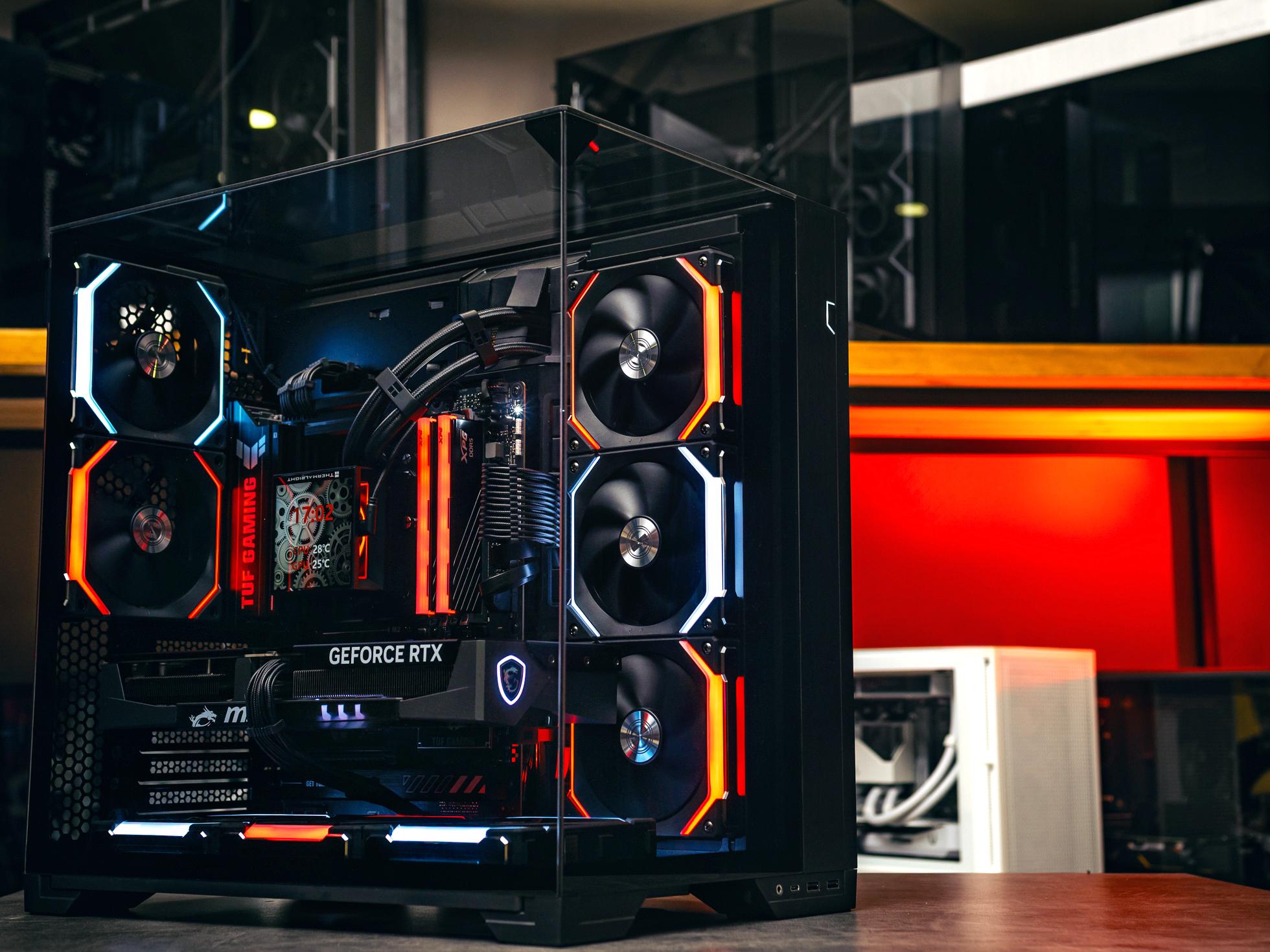 Компьютер в корпусе LIAN LI O11 Vision / 9800X3D / RTX 5080