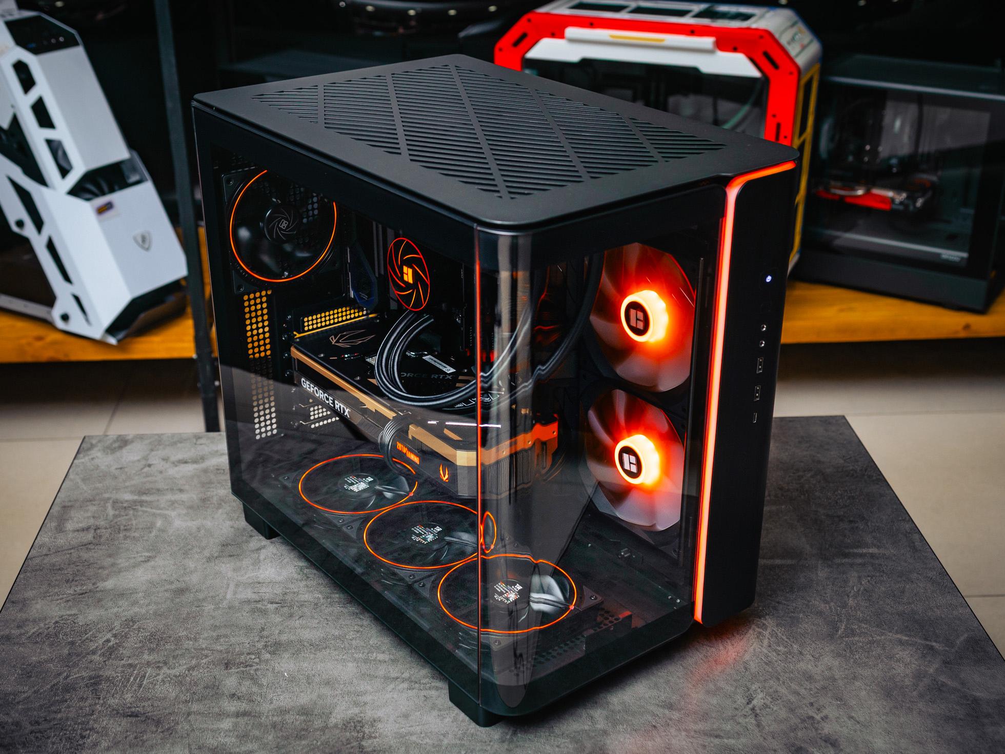 Мощный игровой компьютер в корпусе MONTECH KING 95 с процессором Intel Core i5-13700K и видеокартой NVIDIA GeForce RTX 5080 в Custom Shop