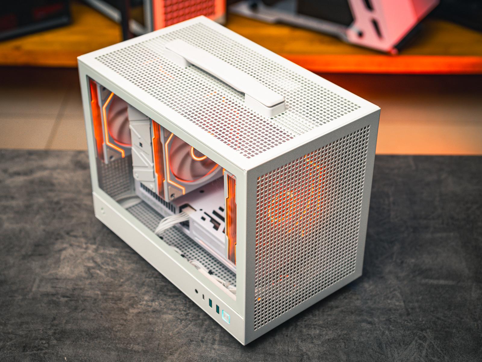 Мини игровой компьютер в корпусе DeepCool CH160 с видеокартой RTX 5060