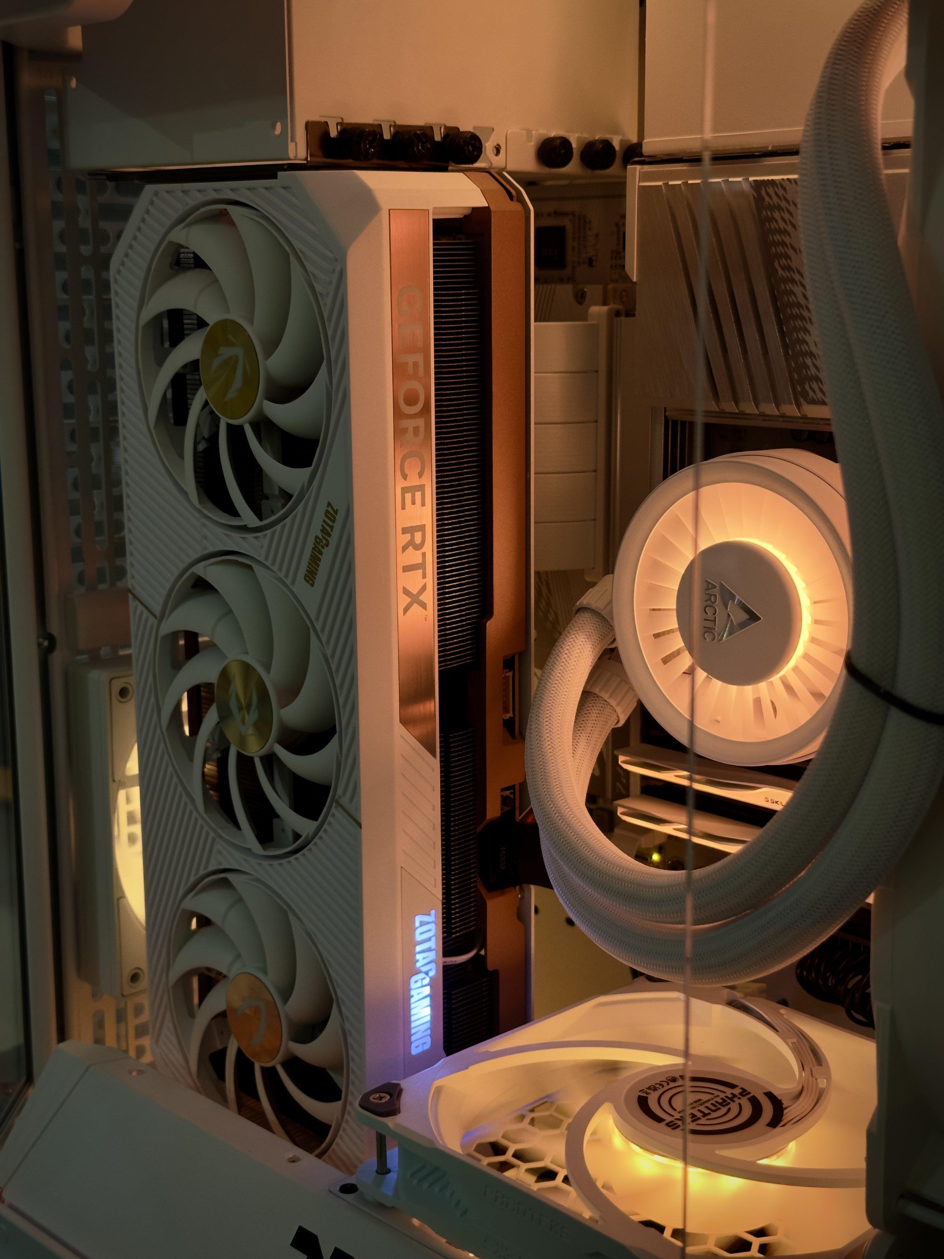 Компьютер в корпусеThermaltake The Tower 600 Snow  / 14700 / RTX 5080