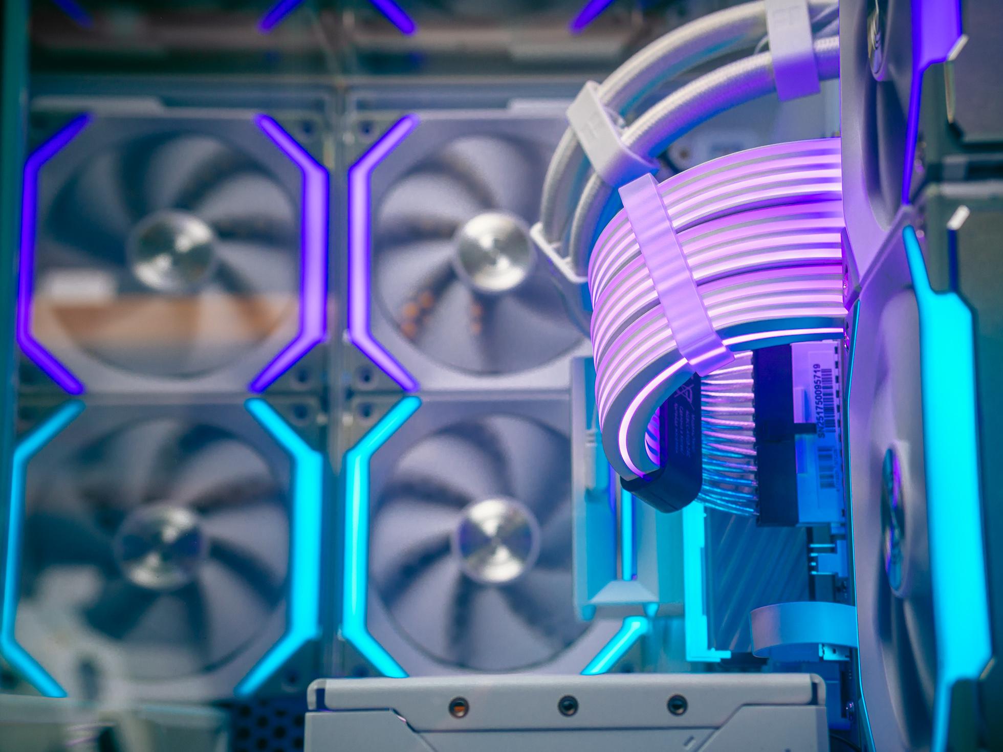 Компьютер в корпусе LIAN LI O11 Vision / 9800X3D / RX 9070XT