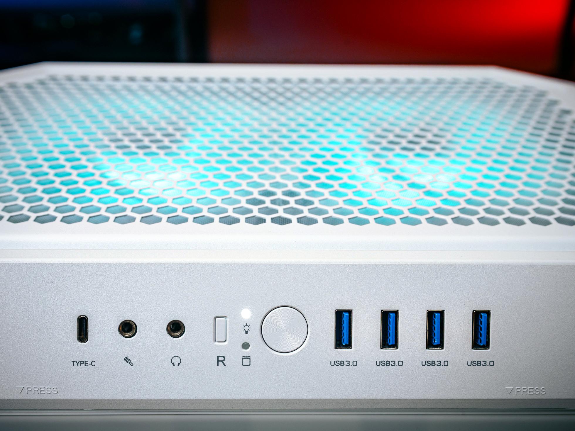 Компьютер в корпусеThermaltake The Tower 600 Snow  / 14700 / RTX 5080