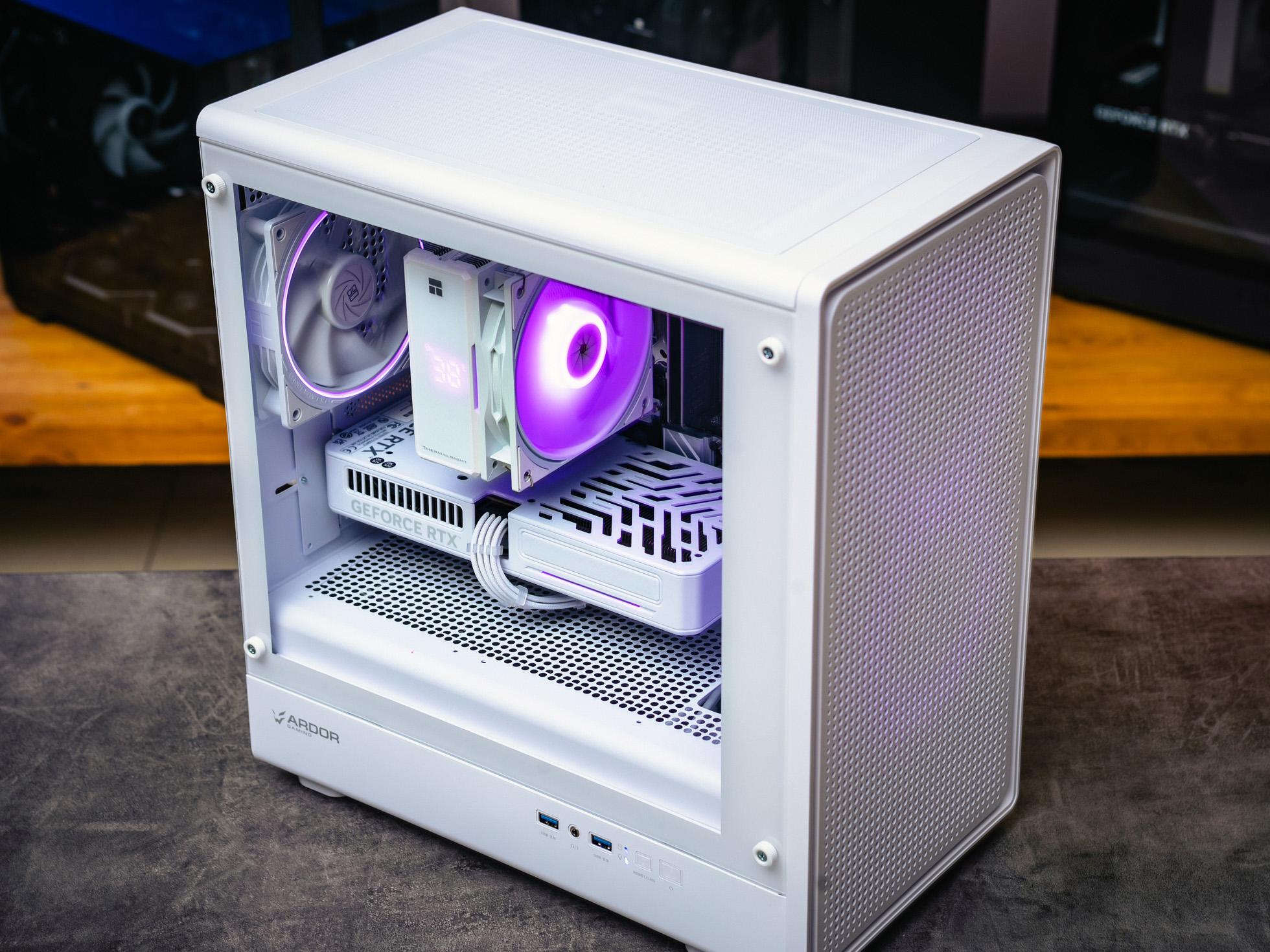  рпусе AOC CG389 Black  на базе процессора Ryzen 5 7500F + RTX 5070