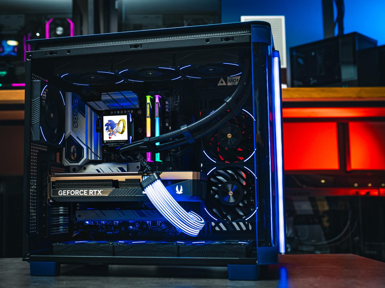 Мощный игровой компьютер в корпусе MONTECH KING 95 в стилистике SONIC 