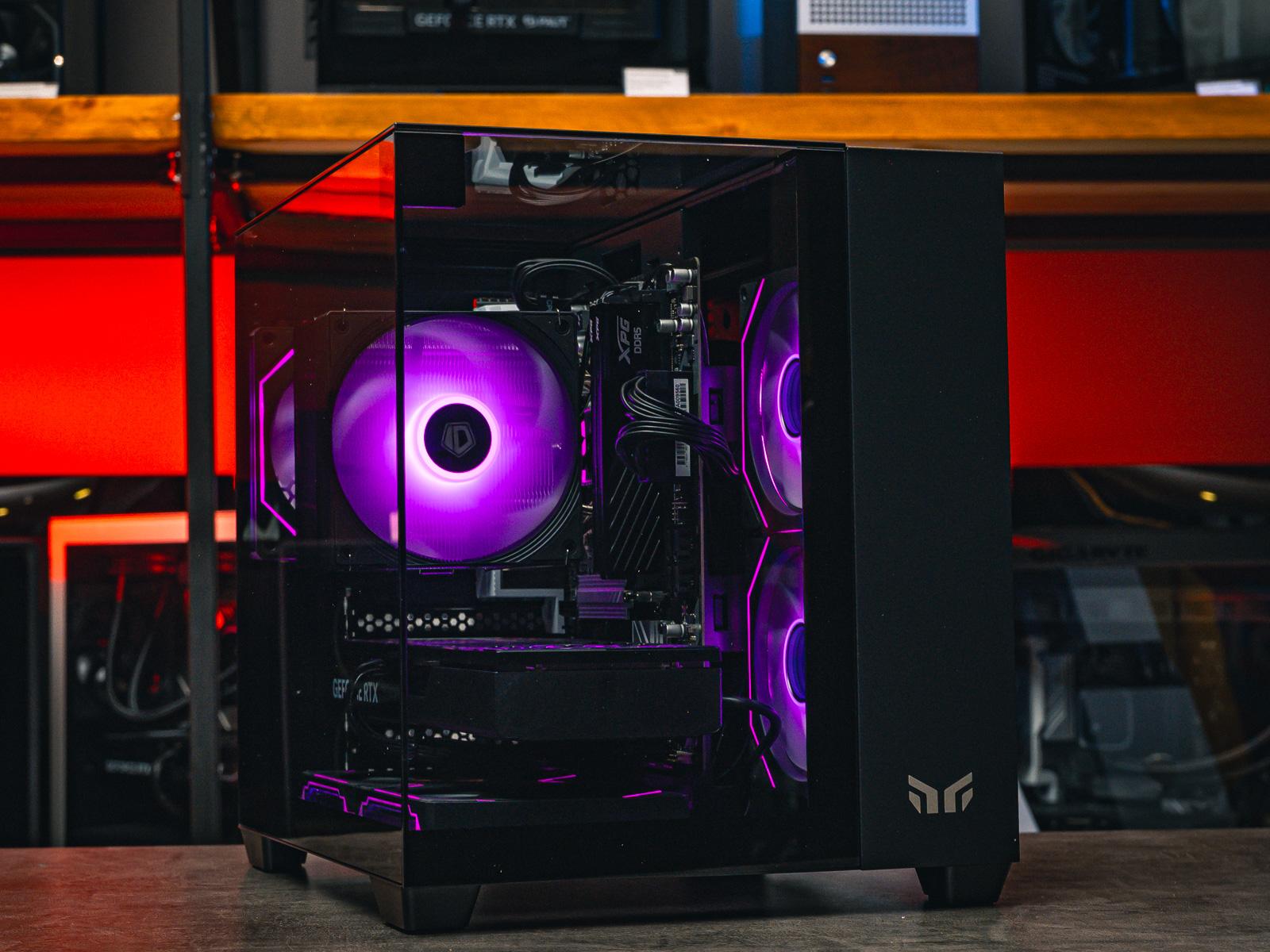  рпусе AOC CG389 Black  на базе процессора Ryzen 5 7500F + RTX 5070