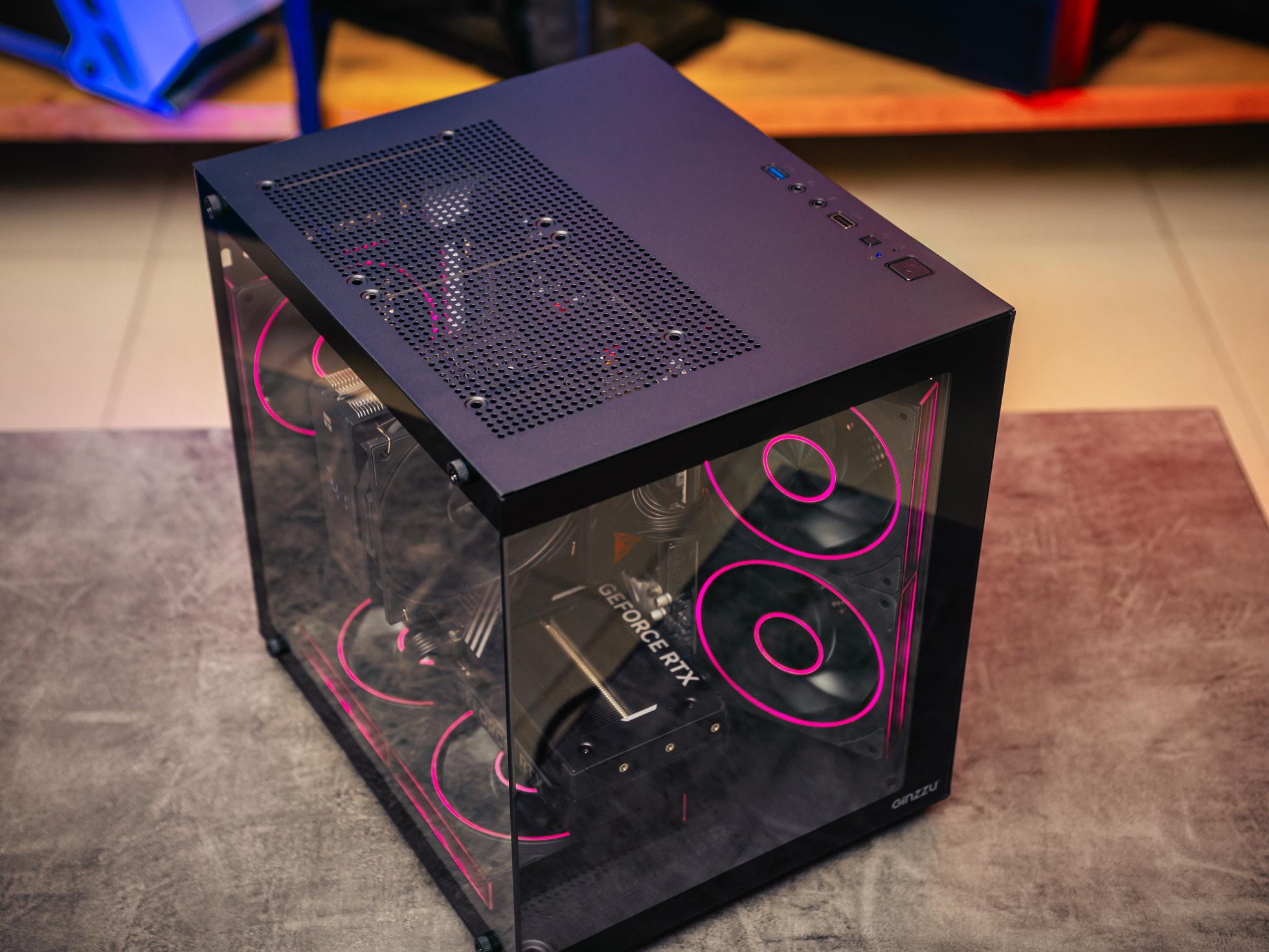  рпусе AOC CG389 Black  на базе процессора Ryzen 5 7500F + RTX 5070