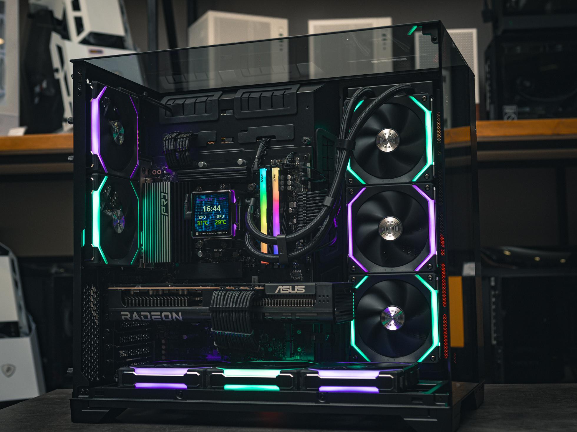 Компьютер в корпусе LIAN LI O11 Vision / 9800X3D / RX 9070XT