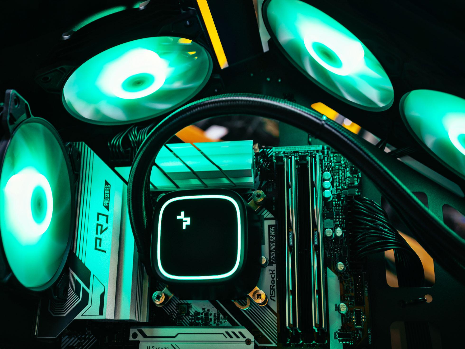 Мощный игровой компьютер в корпусе Geometric Future Model 5 Black/Yellow с процессором Intel Core i9-13900K и видеокартой NVIDIA GeForce RTX 4080 в Custom Shop