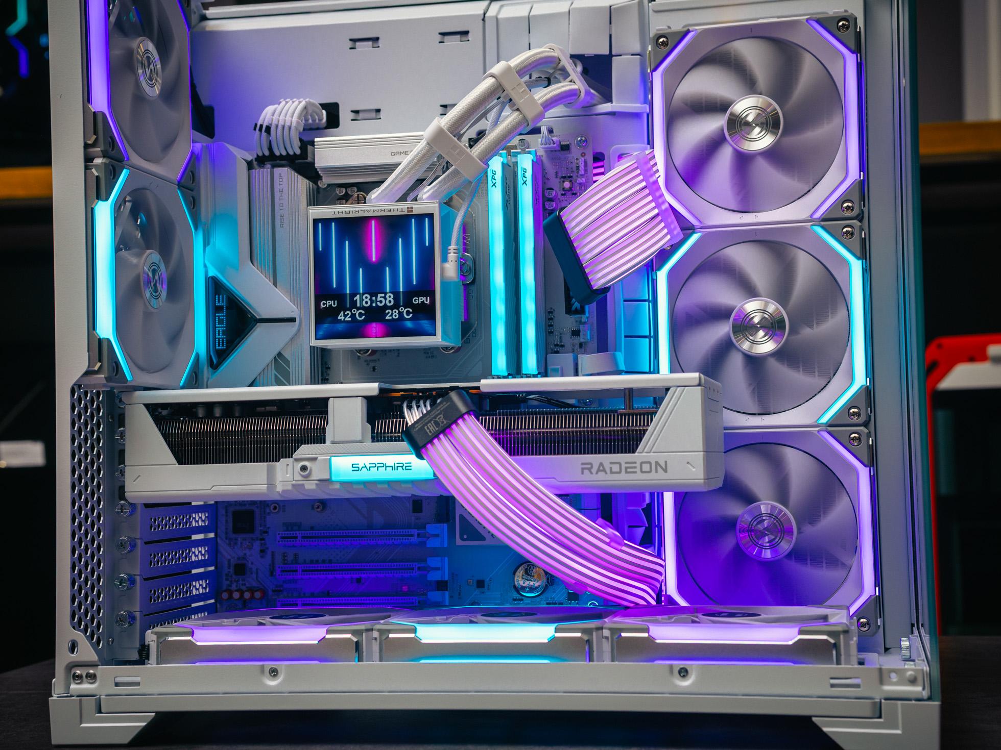 Компьютер в корпусе LIAN LI O11 Vision / 9800X3D / RX 9070XT