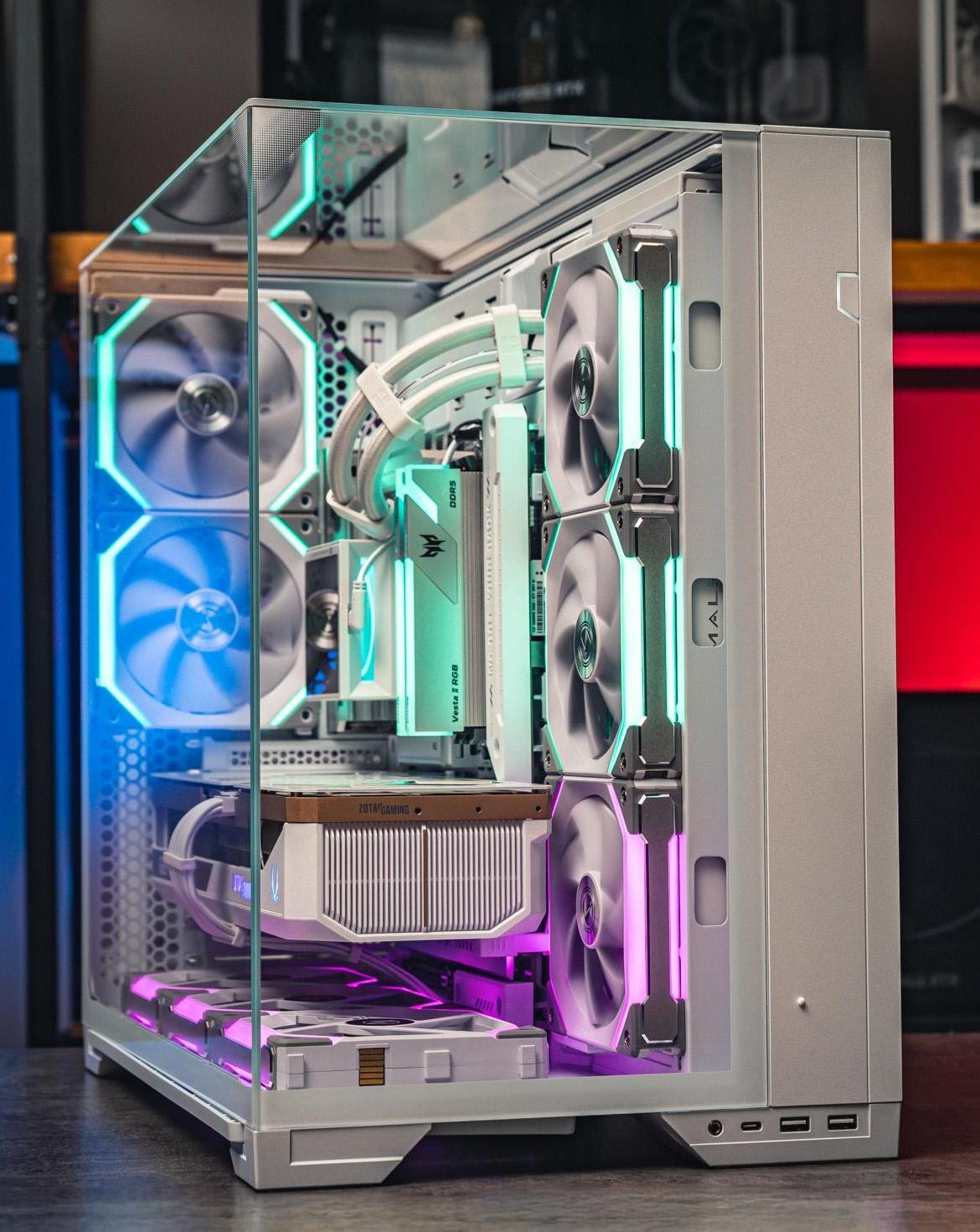 Компьютер в корпусе LIAN LI O11 Vision / 9800X3D / RX 9070XT