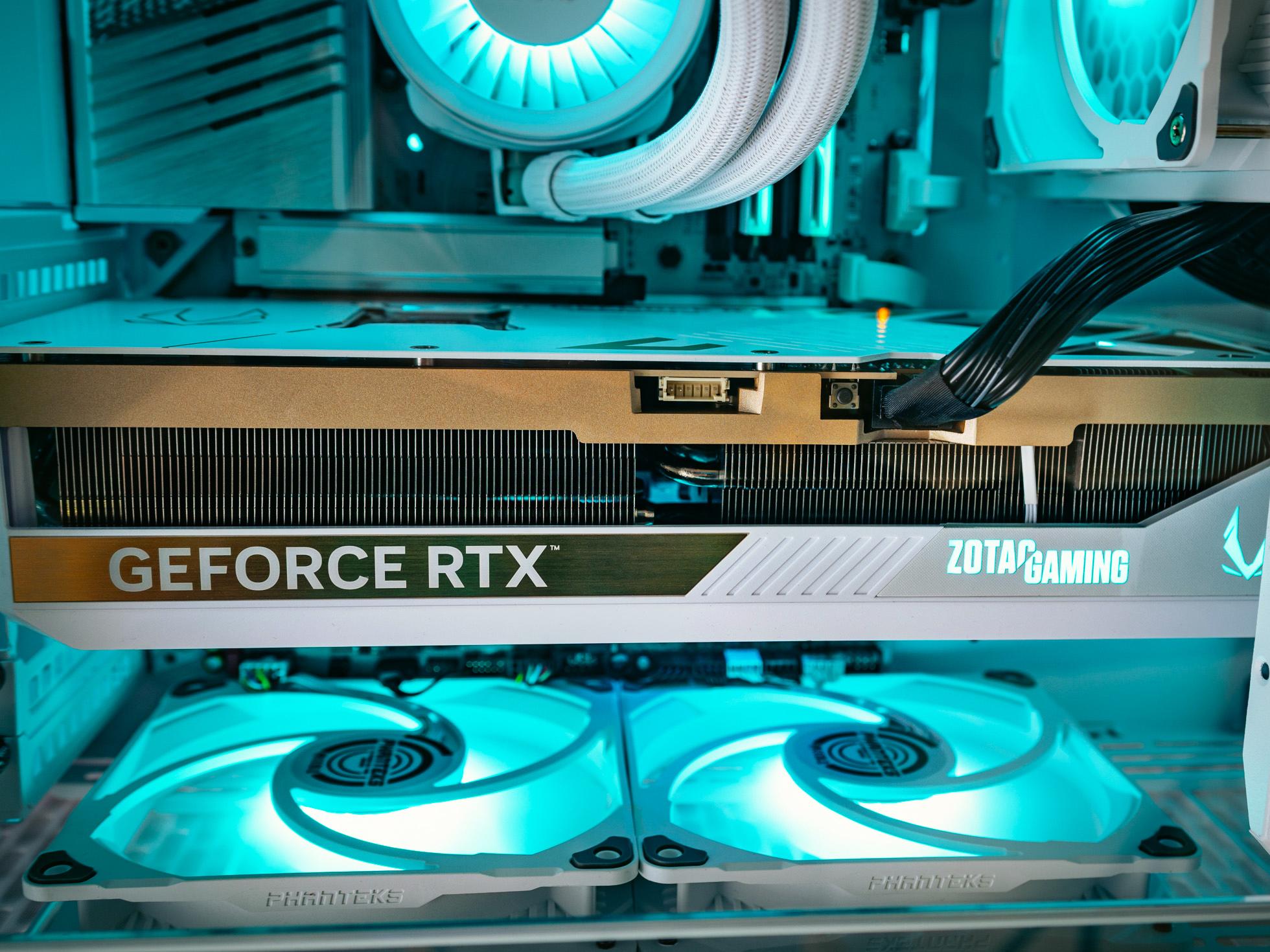 Компьютер в корпусеThermaltake The Tower 600 Snow  / 14700 / RTX 5080