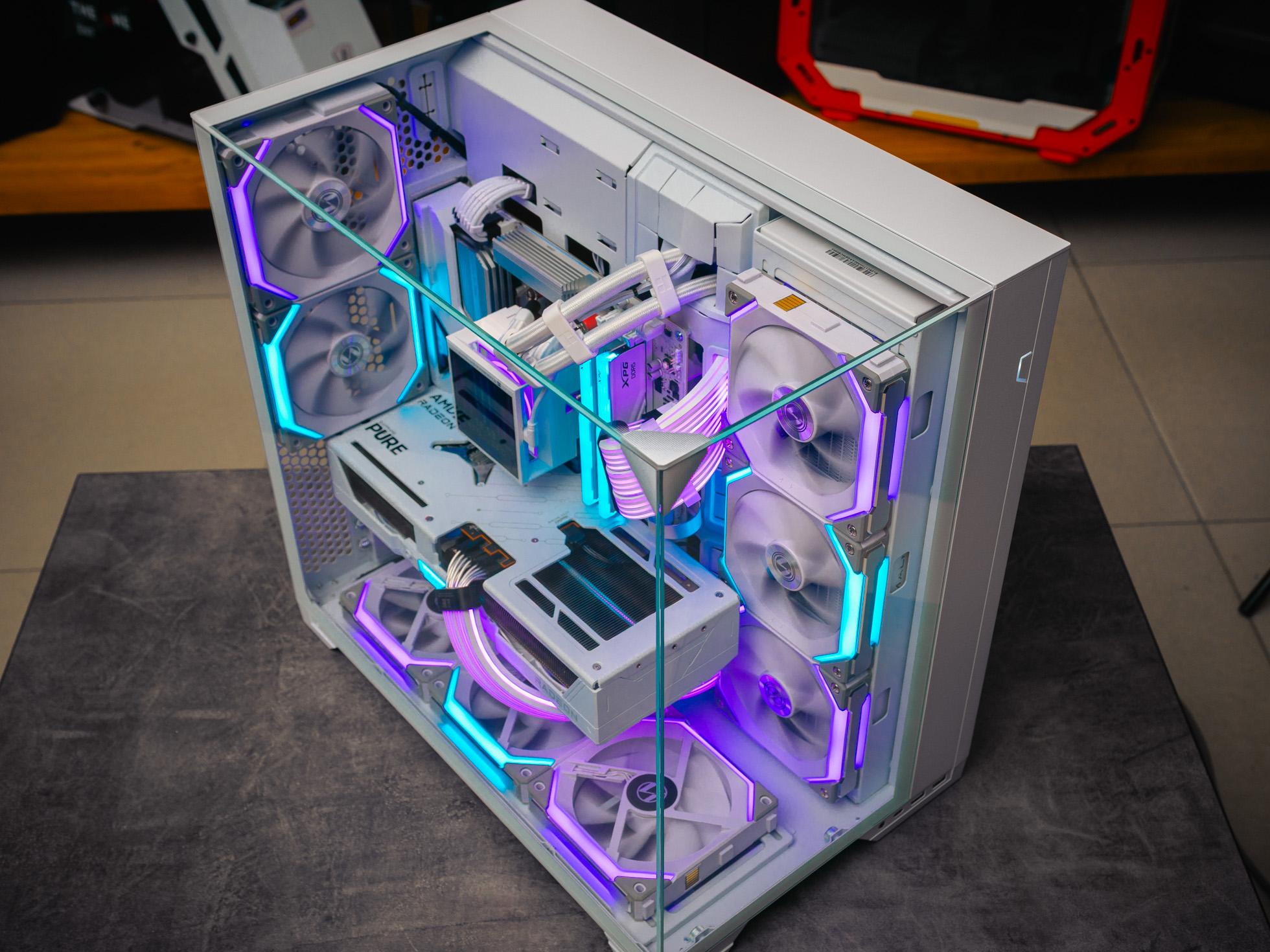 Компьютер в корпусе LIAN LI O11 Vision / 9800X3D / RX 9070XT