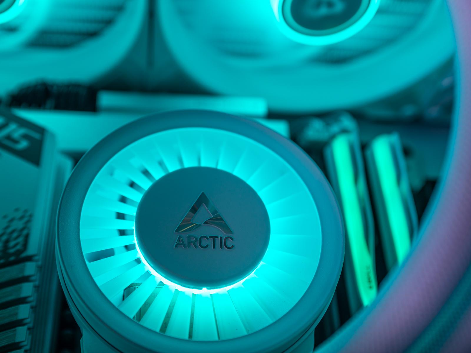 Компьютер в корпусеThermaltake The Tower 600 Snow  / 14700 / RTX 5080