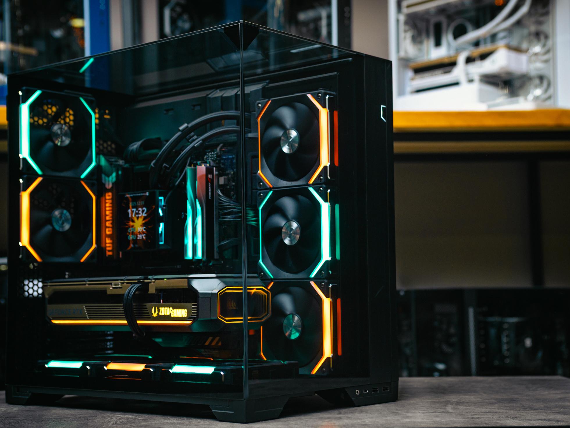 Компьютер в корпусе LIAN LI O11 Vision / 9800X3D / RTX 5080