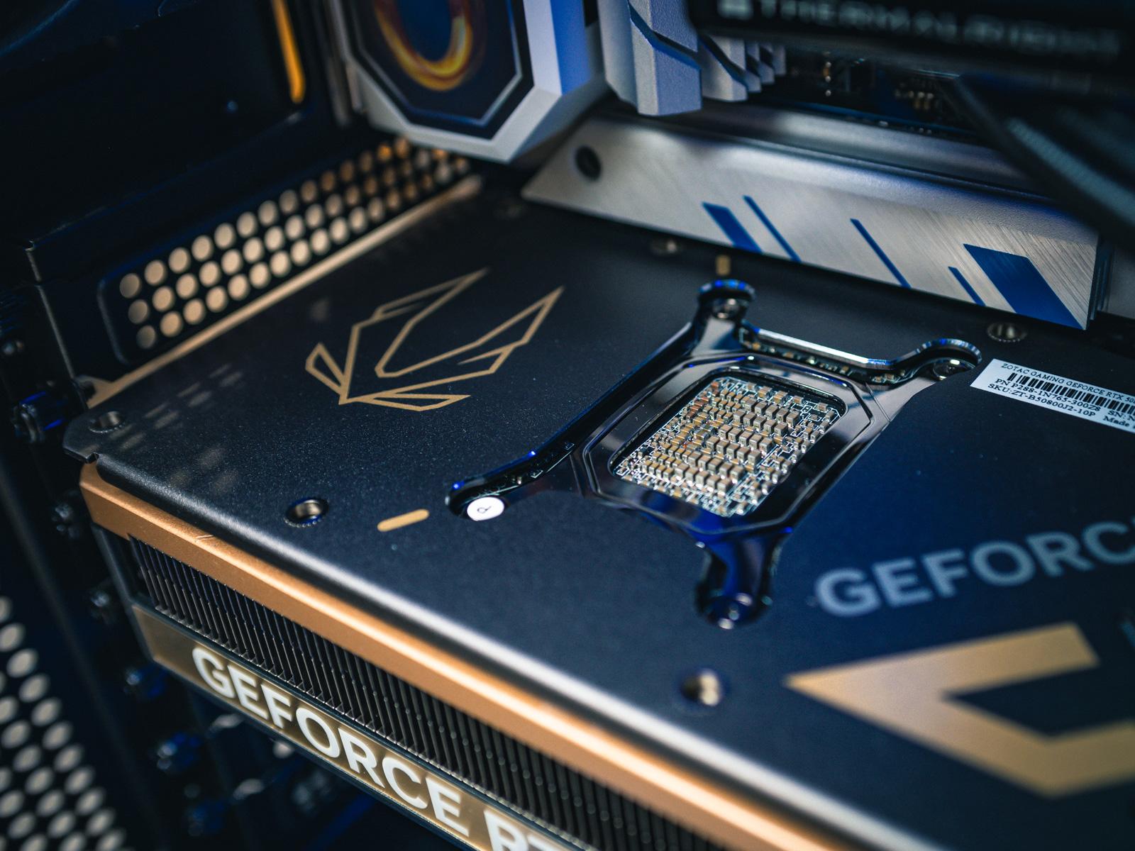 Мощный игровой компьютер в корпусе MONTECH KING 95 в стилистике SONIC 