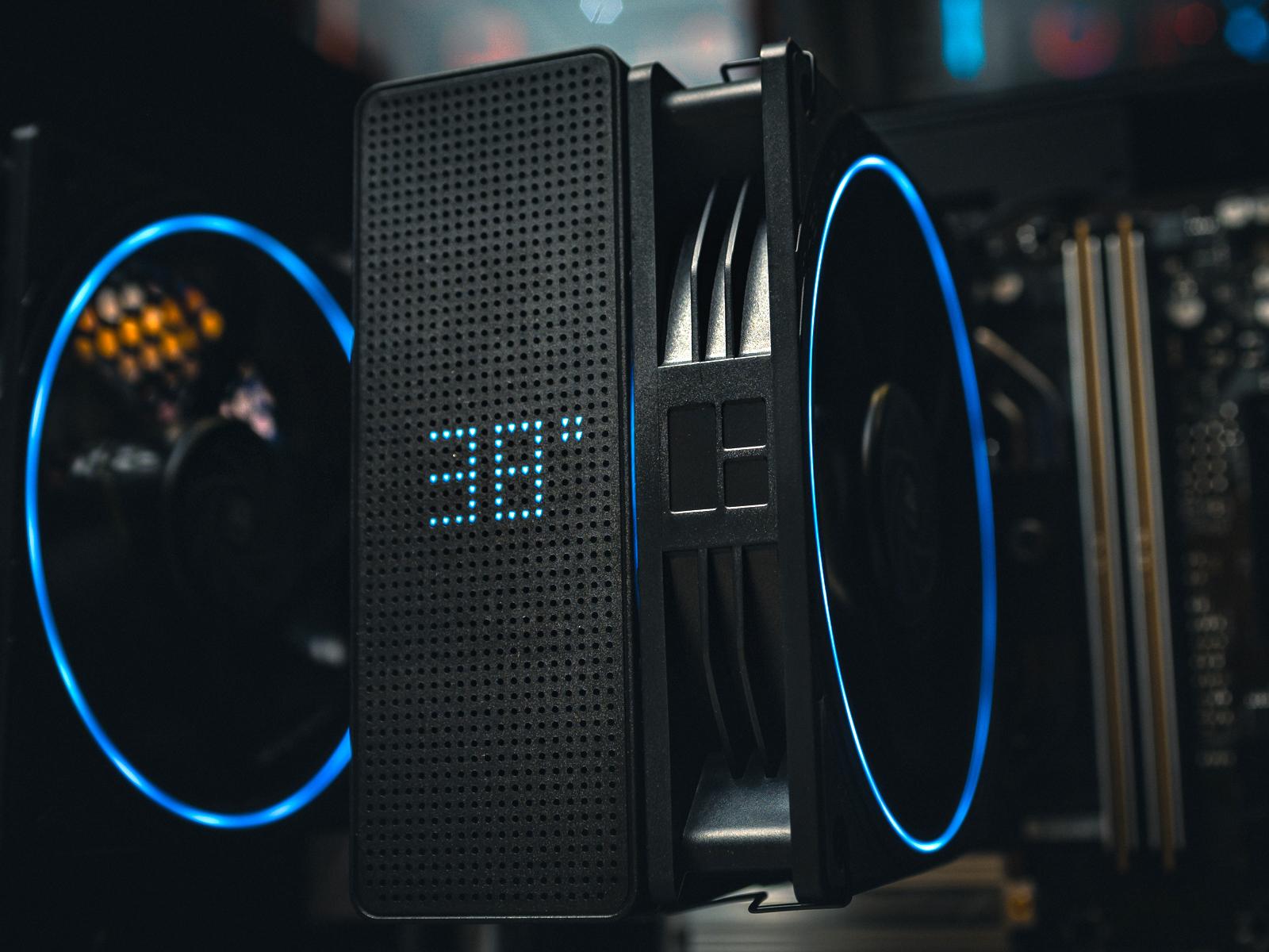  рпусе AOC CG389 Black  на базе процессора Ryzen 5 7500F + RTX 5070