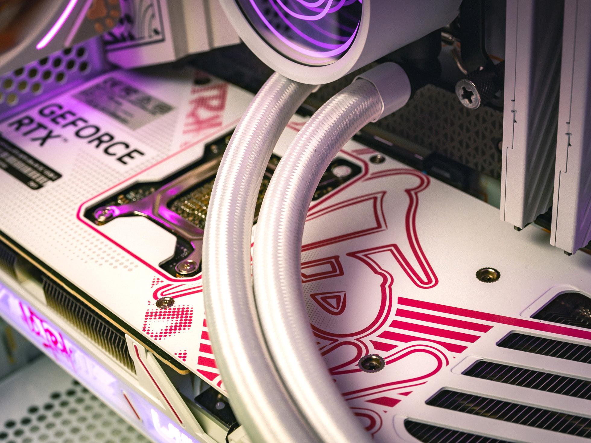 Мощный игровой компьютер на базе комплектующих Colorfire Meow в Custom Shop