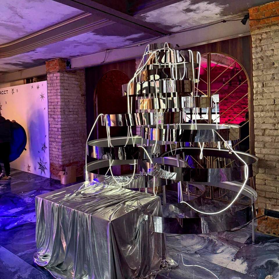 Футуристическая ёлка для новогоднего мероприятия