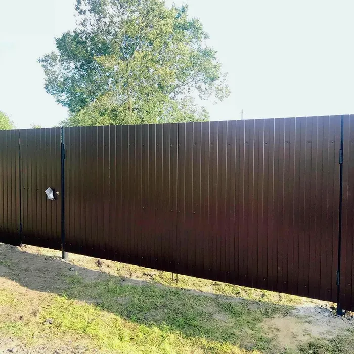 zabor_iz_profnastila