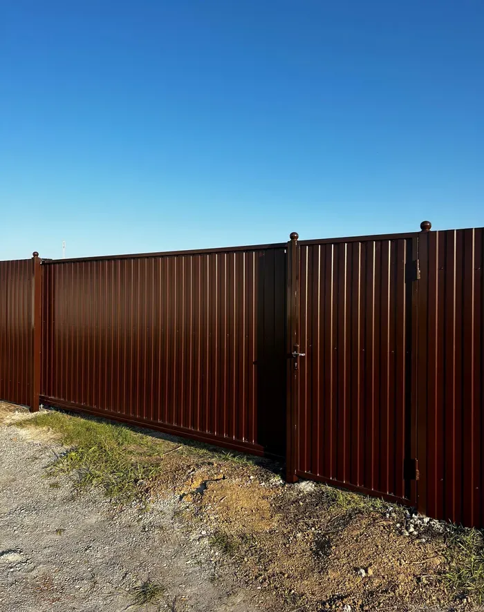 zabor_iz_profnastila