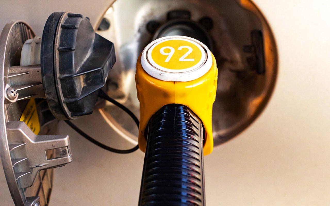 Бензин на спирту: власти РФ нашли способ закрыть дефицит топлива