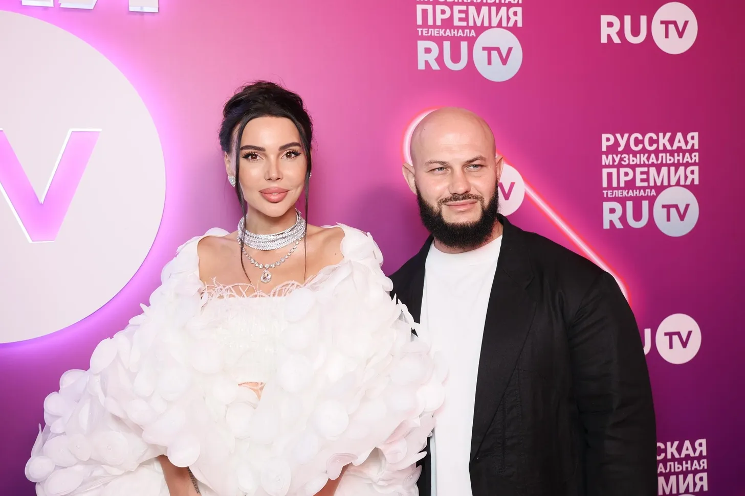 Реалити вместо скандала: как Самойлова и Джиган разводятся на камеру