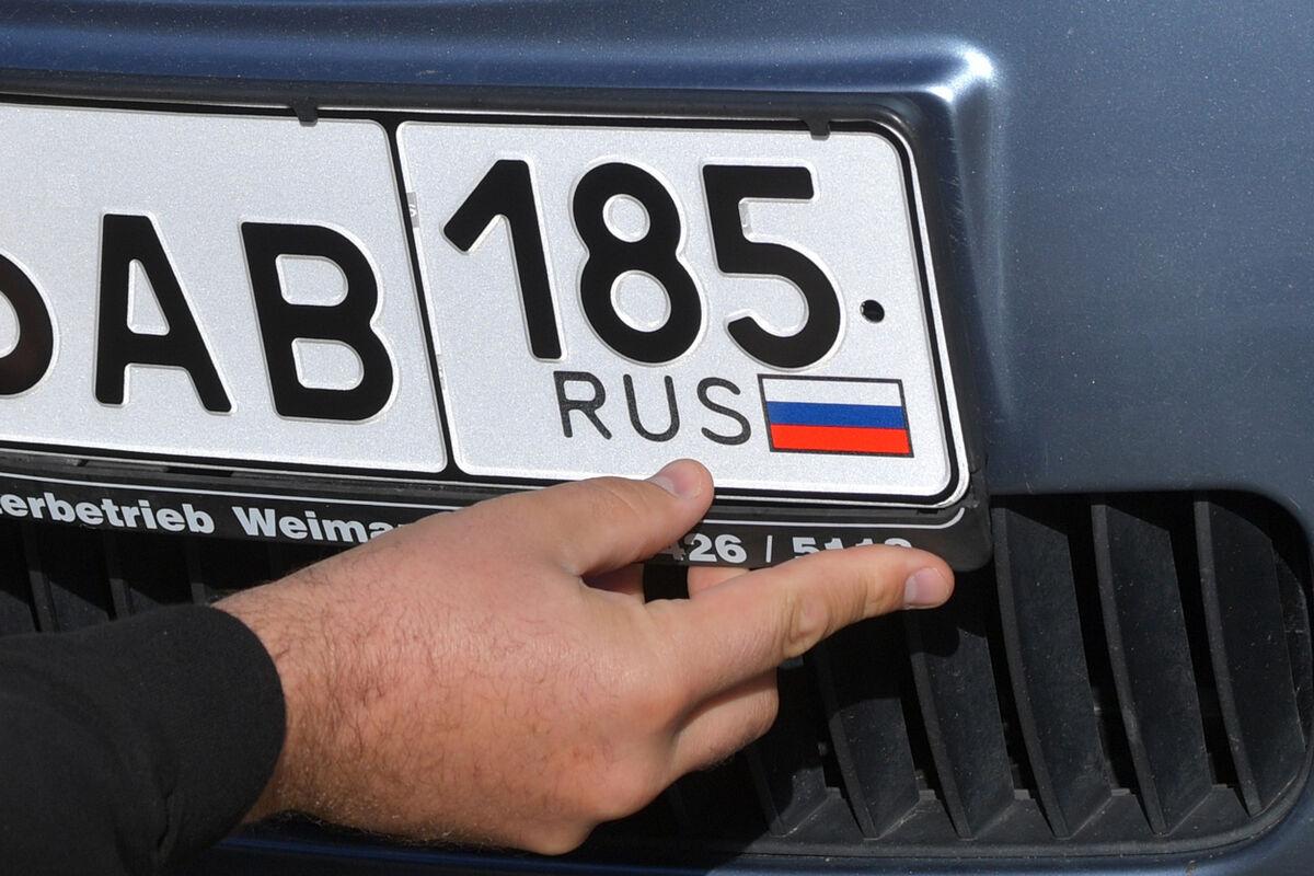 Только с триколором: в России хотят ввести стандарт для госномеров