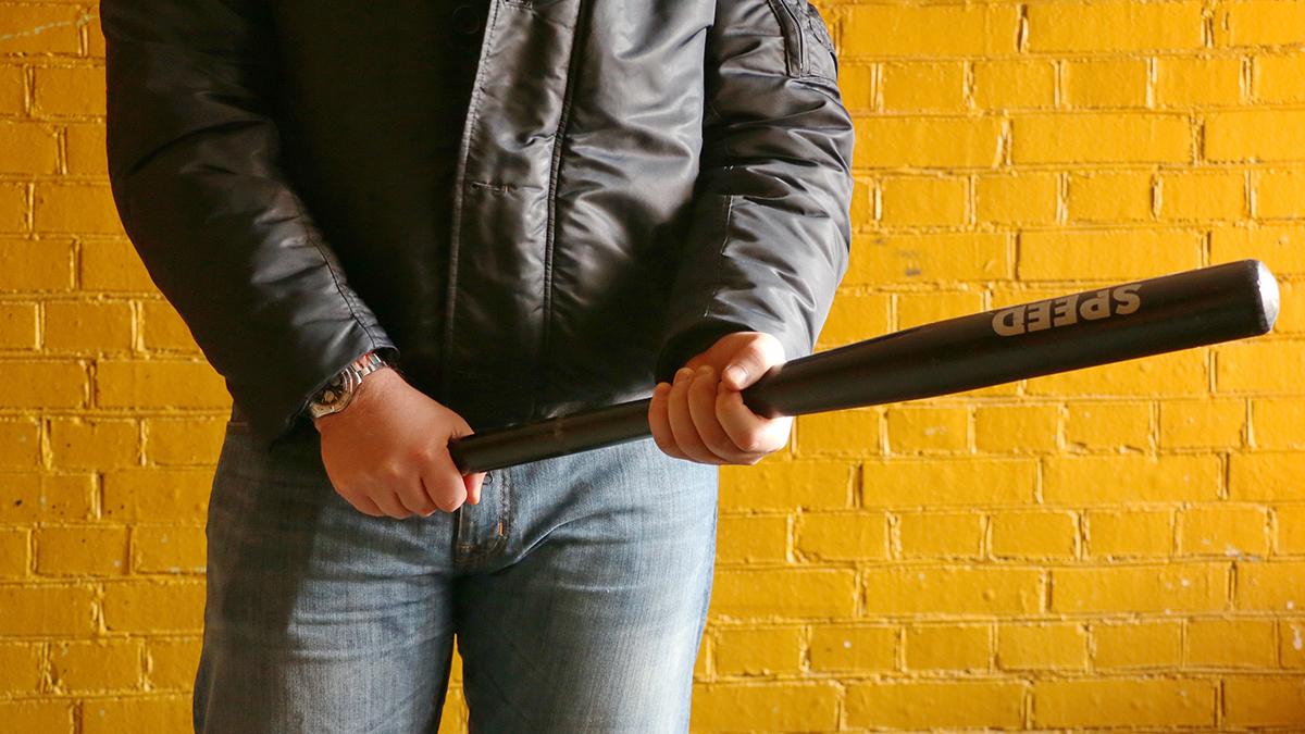 Нож, бита и страх уйти: хабаровчанка пережила многодневные издевательства