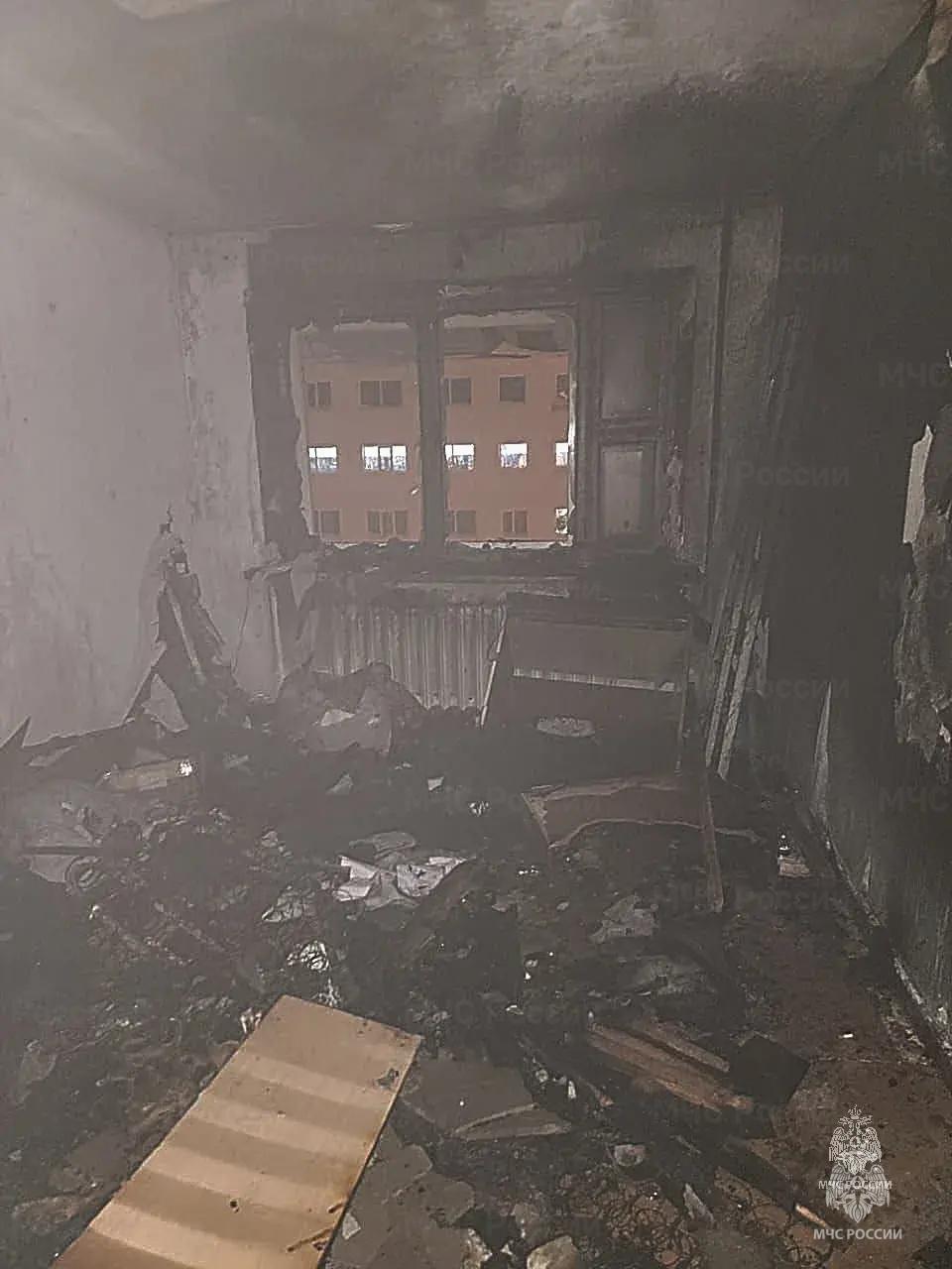 Ребенок и женщина-инвалид едва не погибли в пожаре в колымском поселке