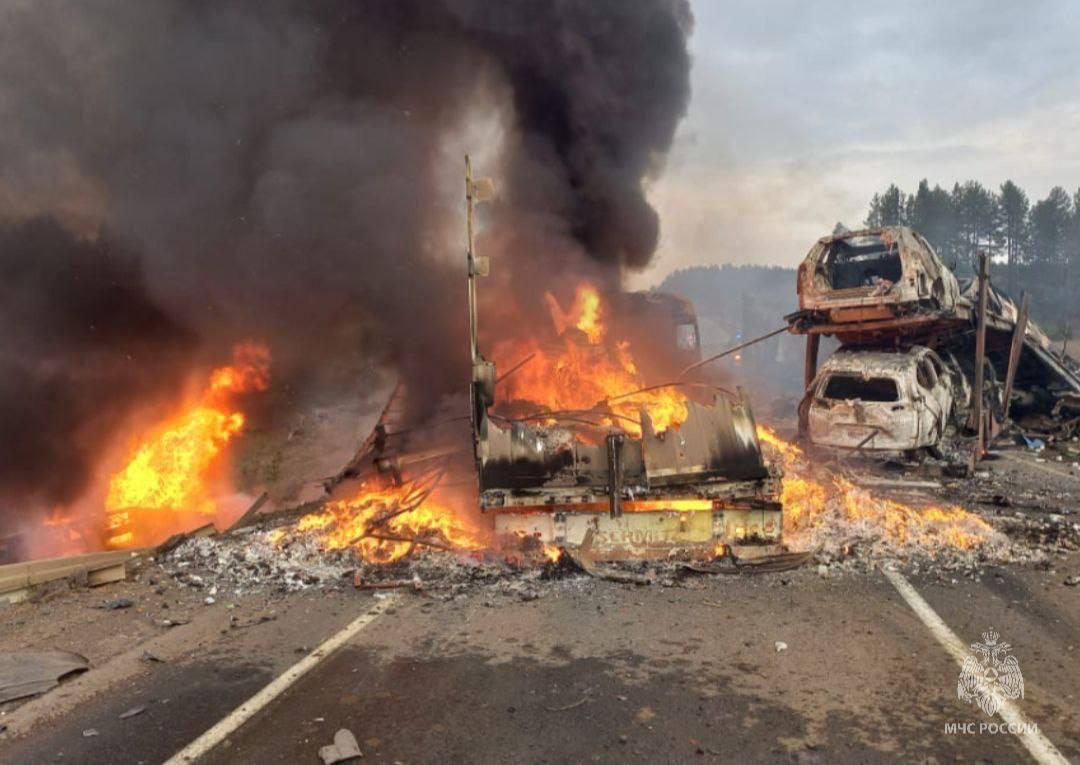 Страшное ДТП в Приангарье: погиб водитель автовоза