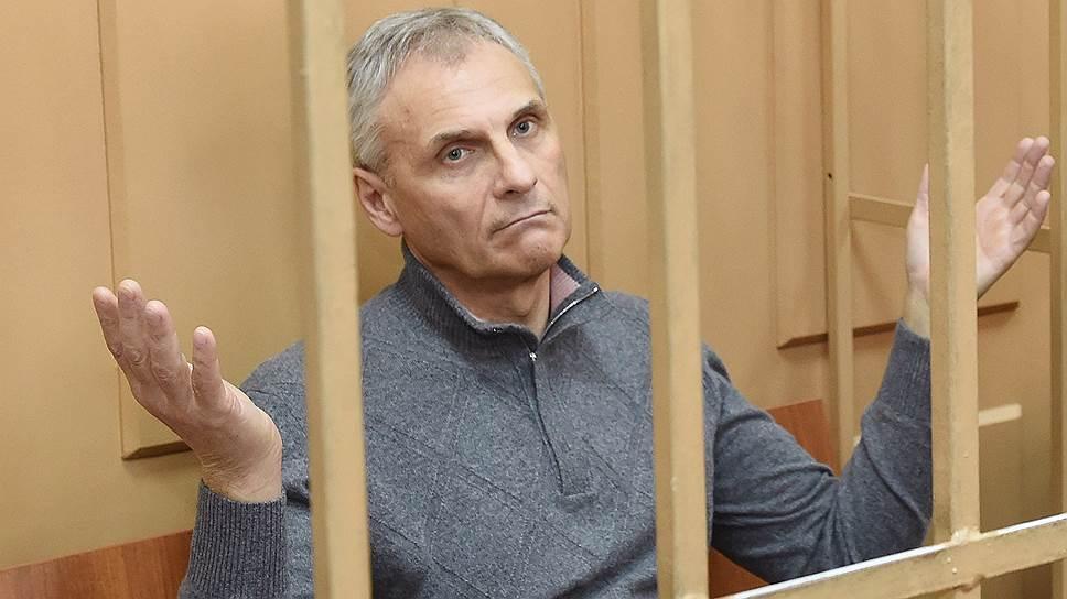 Осужденный экс-губернатор Сахалина Хорошавин попросился на фронт