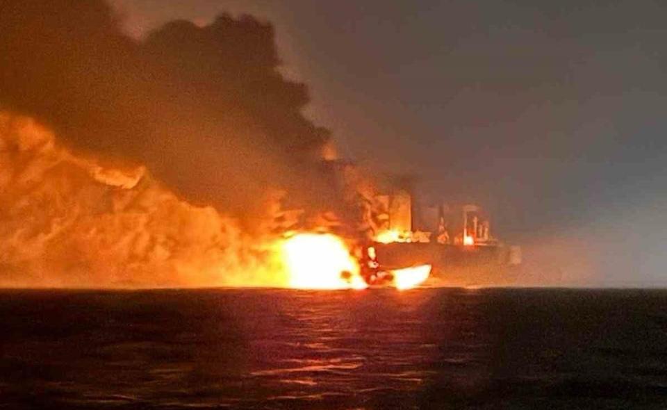 Два танкера “теневого флота” России взорвались в Черном море