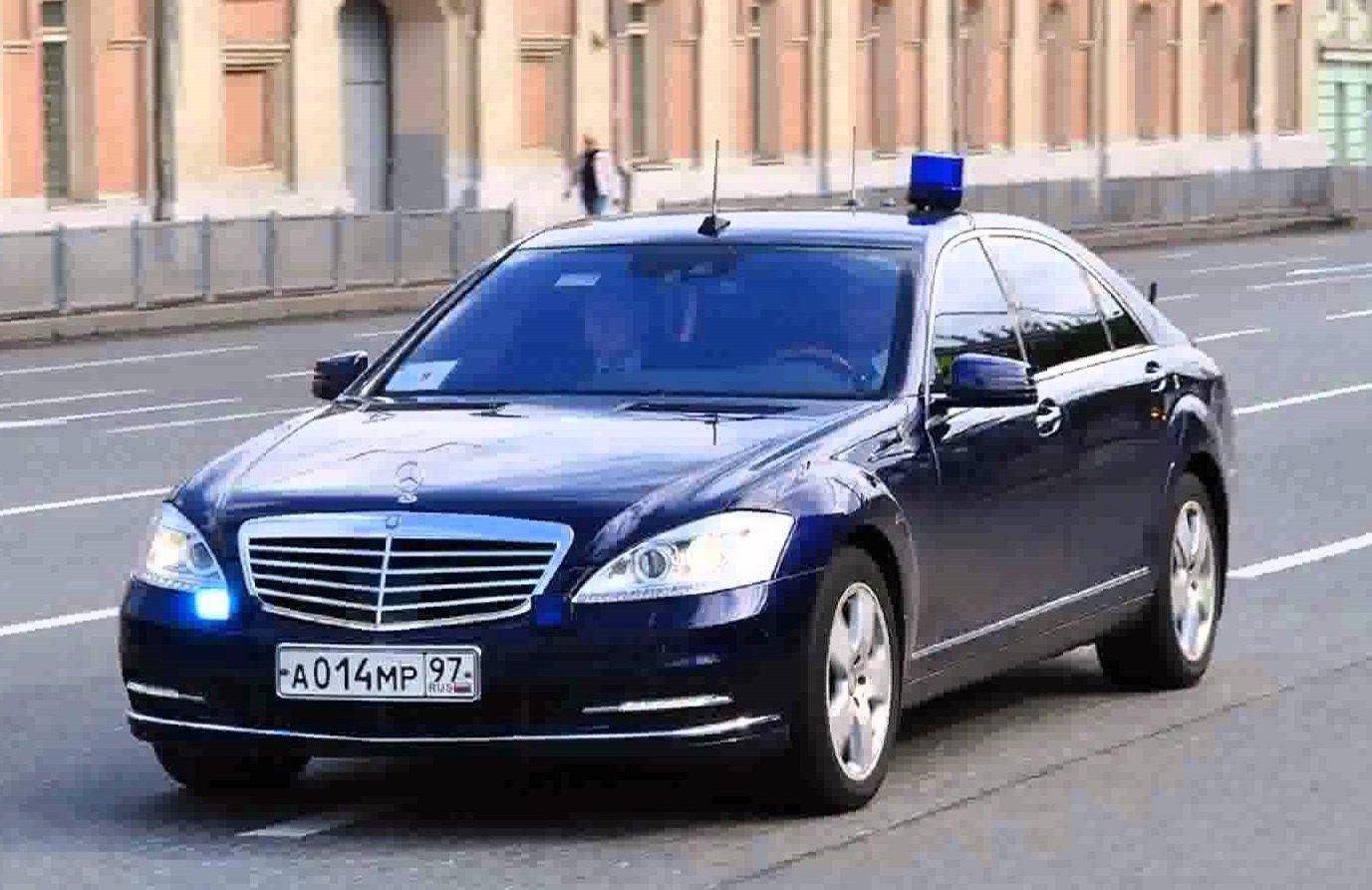 Россиян, которые не пропускают машины с мигалками, будут лишать прав