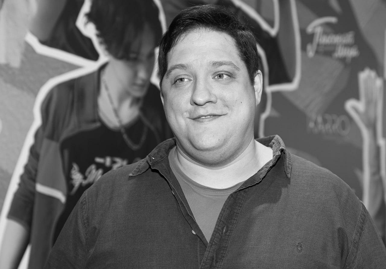 От рецидива рака умер актер Роман Попов - Мухич из "Полицейского с Рублевки"