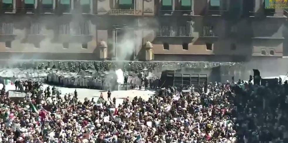 В Мексике проходят массовые протесты после убийства мэра, призывавшего к борьбе с картелями