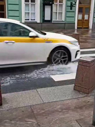 Москву и Подмосковье снова топит из-за мощного ливня