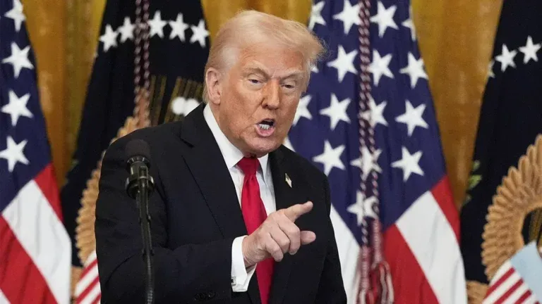 Рубль обвалился после ультиматума Трампа по Украине
