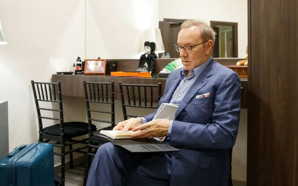 «Я потерял всё»: Кевин Спейси живёт без дома после семи лет секс-скандалов