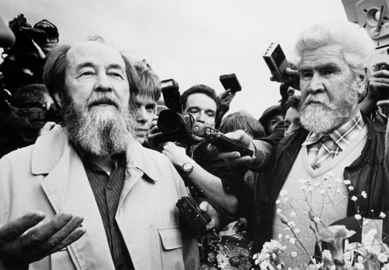 Александр Солженицын и Борис Можаев среди корреспондентов