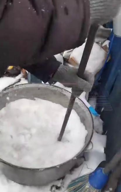 «Выживаем снегом»: село в Приамурье живет без воды две недели