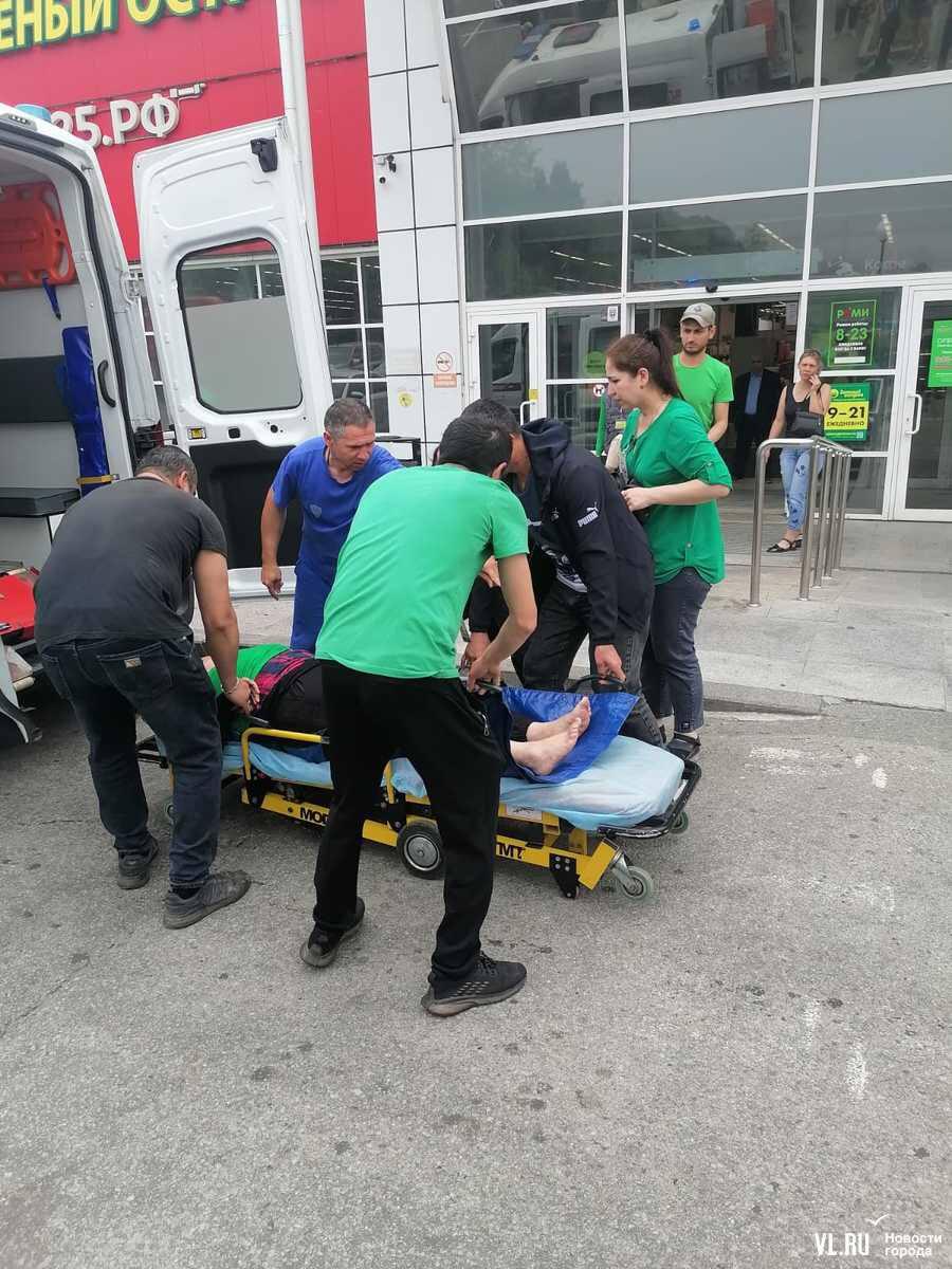 Во Владивостоке восемь человек отравились газом в торговом центре