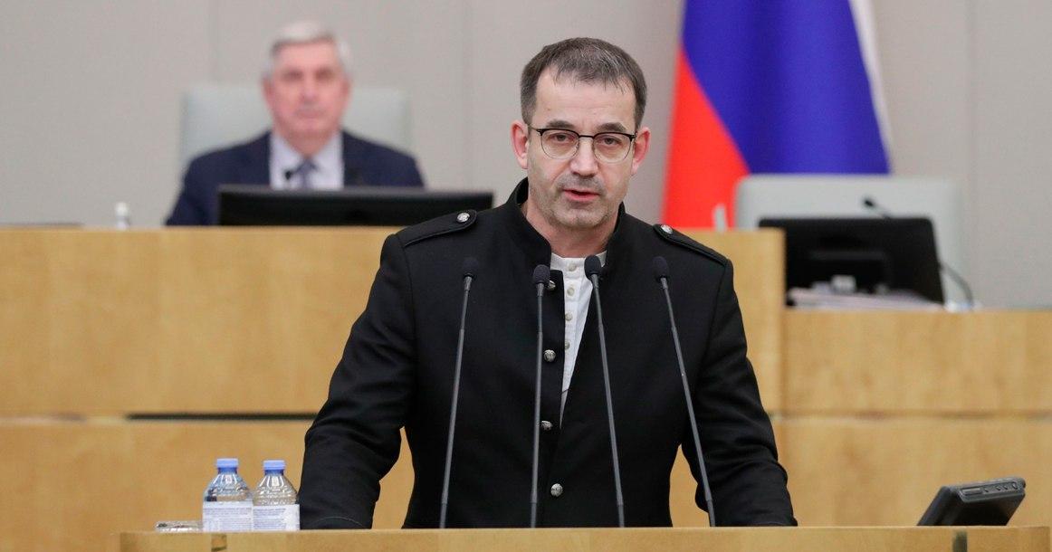 Дмитрий Певцов предложил ввести цензуру в кино